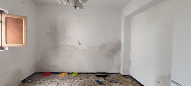 Village property interior with unfinished walls and flooring in Armuna, Almeria. Ideal renovation pr.