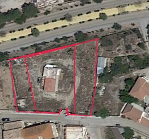 Vacant plot of land for building a villa in Fines, Almeria, with road access and surrounding natural.