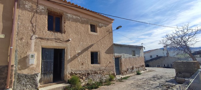 Charming rural property in Jamula, Granada, with rustic features and scenic surroundings.