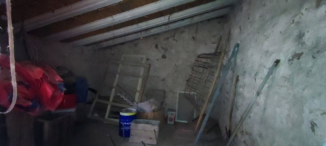 Spacious rural property in Jamula, Granada, featuring an unfinished interior with construction tools.