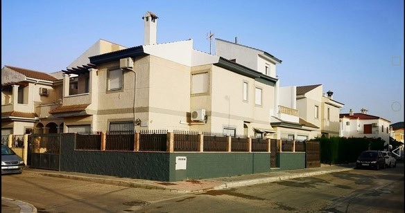 Town House in Fines, Almeria with modern design and spacious outdoor area.