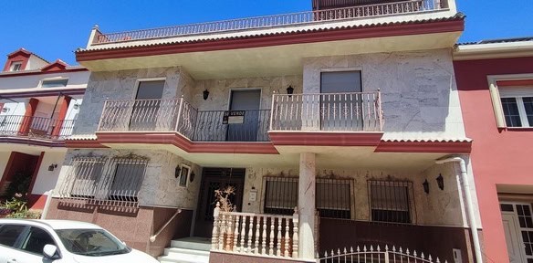 Town house with balcony in Tijola, Almeria, Spain.