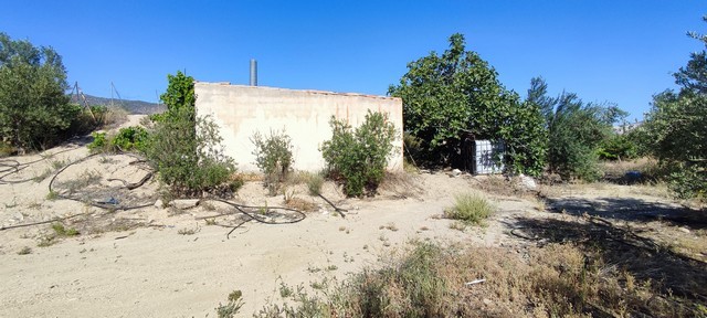 Rural property in Urracal, Almeria with natural surroundings and open land.