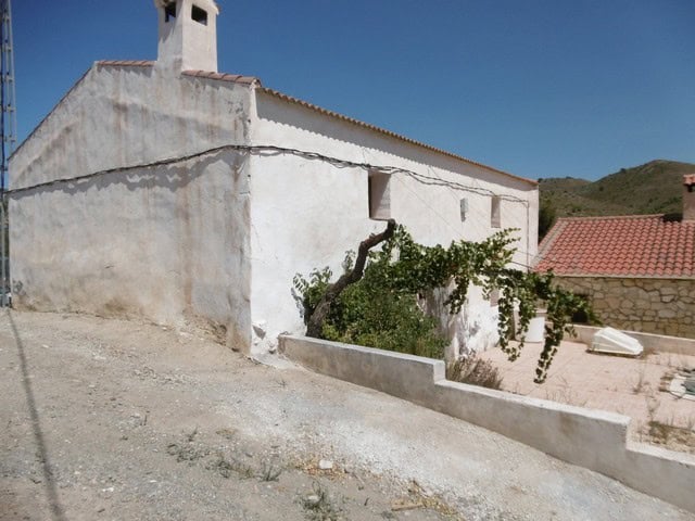 Traditional rural house in Hijate, Almeria with whitewashed walls and surrounding landscape.
