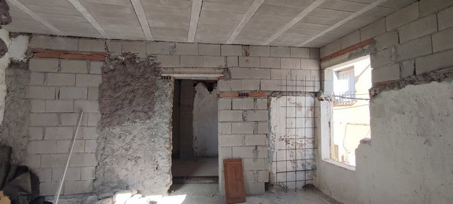Interior view of a partially built town house in Tijola, Almeria, showing exposed brickwork and cons.
