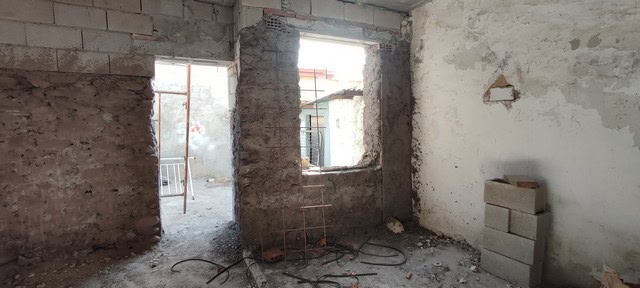 Interior view of a partially renovated town house in Tijola, Almeria, showing exposed walls and cons.