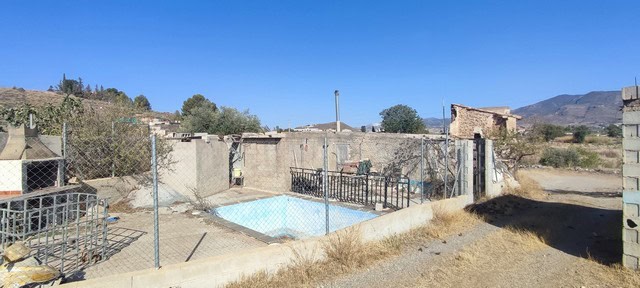 Rural property with a small pool in Olula del Rio, Almeria, ideal for countryside living.