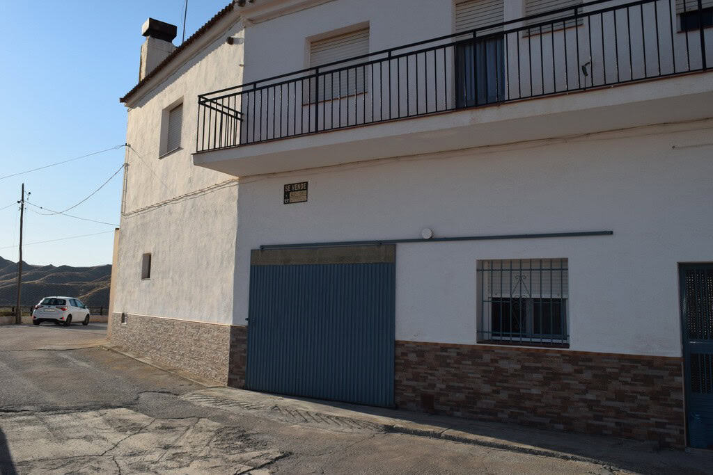Traditional cave house in Castillejar, Granada, with modern amenities and scenic mountain views.