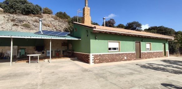Charming rural house in Sierro, Almeria with solar panels and outdoor space. Perfect for countryside.