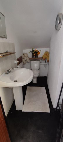 Cozy bathroom in a village property in Las Vertientes, Granada, featuring a small sink, toilet, and.
