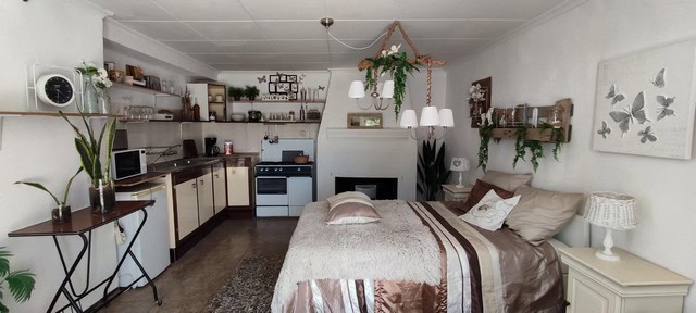 Charming interior of a village property in Las Vertientes, Granada, featuring a comfortable bedroom.