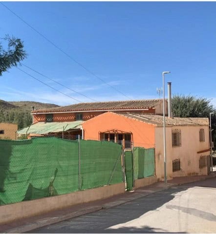Town house in Cullar, Granada with traditional architecture and vibrant exterior.