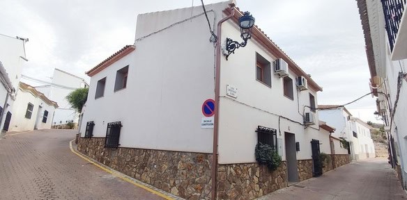 Charming village house in Albanchez, Almeria with white walls and traditional architecture.