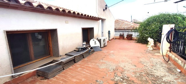 Charming village property with outdoor terrace in Albanchez, Almeria. Ideal for renovation or holida.