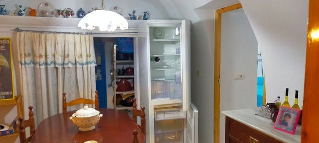 Unique cave house interior in Benamaurel, Granada, featuring traditional decor and cozy living space.