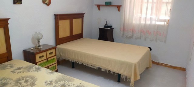 Cave house interior in Benamaurel, Granada, featuring simple furnishings and natural light.