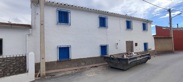 Charming village house in Seron, Almeria with blue window shutters and traditional architecture.