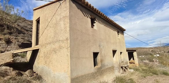 Rural property in Seron, Almeria, with traditional architecture and scenic mountain views.