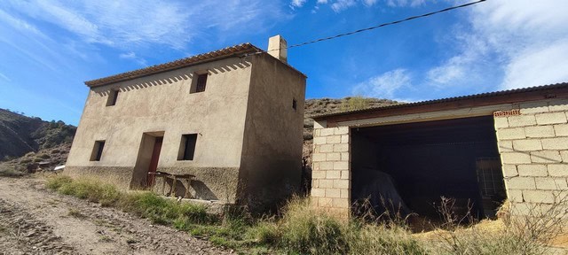 Traditional rural property in Seron, Almeria, with rustic charm and scenic mountain views.