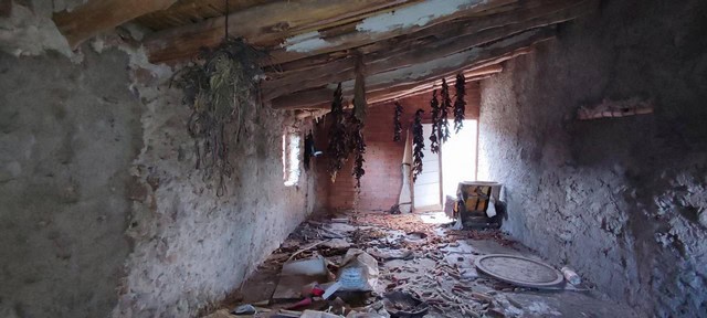 Interior view of a rustic rural property in Seron, Almeria, showing unfinished walls and natural lig.
