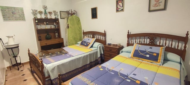 Cozy bedroom with two single beds in a rural property in Cortes de Baza, Granada, featuring traditio.
