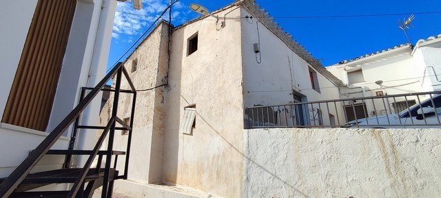 Traditional town house in Tijola, Almeria with rustic charm and outdoor space.