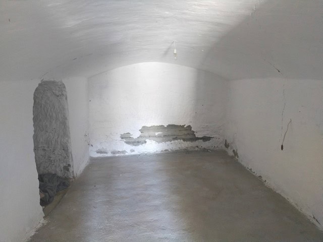 Cave house interior with white walls and arched ceiling in Cantarranas, Granada, ready for renovatio.