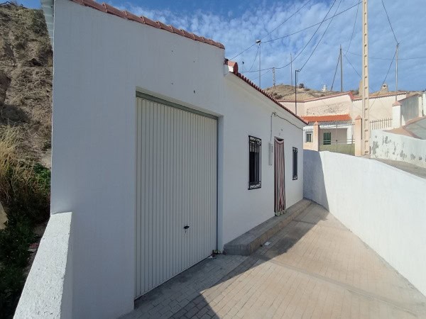Charming village house with garage in Villanueva de las To, Granada, ideal for renovation or holiday.