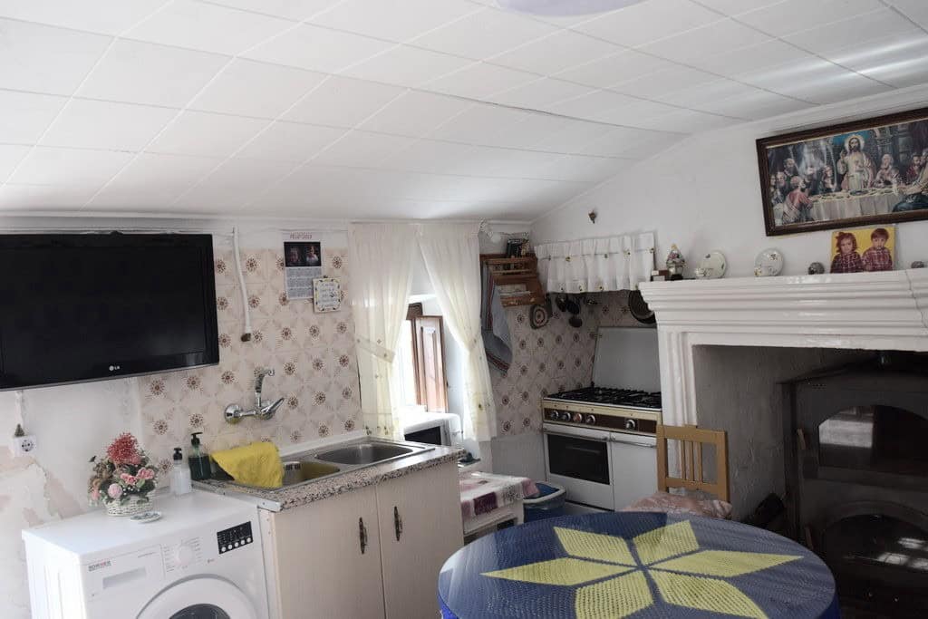 Charming rural property in Castril, Granada featuring a rustic kitchen and living area with traditio.