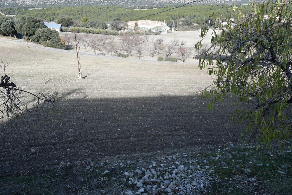 Rural property for sale in Pozo Alcon, Jaen, featuring open land and scenic views. Ideal for country.