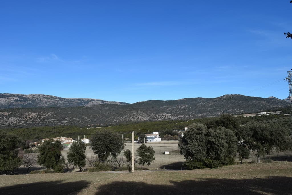 Rural property with scenic mountain views in Pozo Alcon, Jaen, ideal for countryside living or inves.