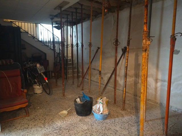 Charming village property in Los Olivos, Granada, featuring renovation work with support beams and s.