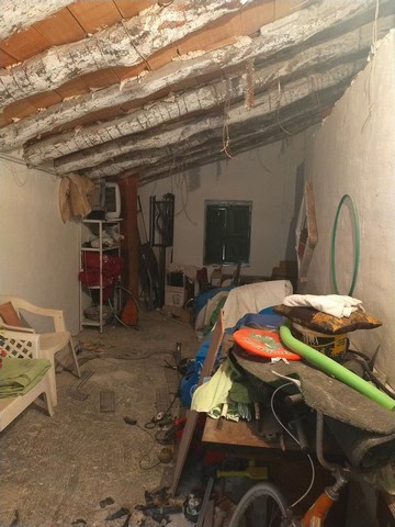 Charming village property in Los Olivos, Granada, with rustic interior and traditional features.
