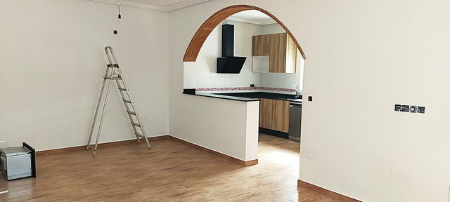 Interior view of a modern villa in Cantoria, Almeria with open-plan kitchen and wooden flooring.