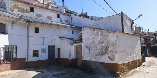 Charming village property in Fontanar, Jaen, featuring traditional architecture and scenic surroundi.