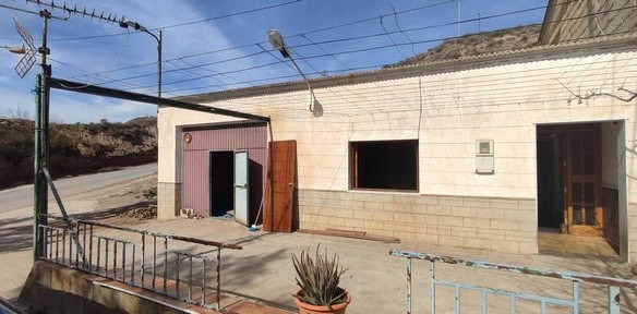 Charming rural property in Seron, Almeria, featuring a simple exterior with outdoor space and basic.
