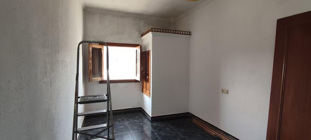 Interior view of a rural property in Seron, Almeria with white walls and wooden window frames.