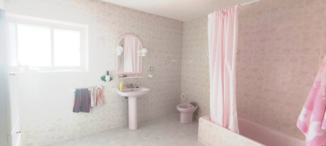 Interior view of a rural property in Seron, Almeria, showing a bathroom with pink accents.