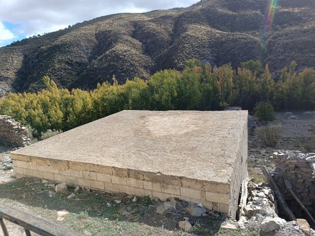 Rural property in Caniles, Granada, with scenic mountain views and natural surroundings.