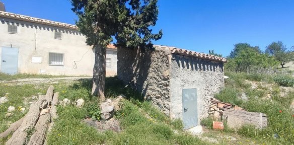 Charming rural property in Oria, Almeria with traditional stone walls and scenic countryside views.