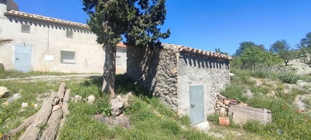 Charming rural property in Oria, Almeria with traditional stone walls and scenic countryside views.