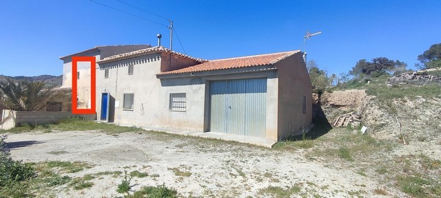 Traditional rural house in Oria, Almeria with spacious surroundings.