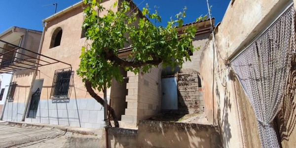 Village property in Fontanar, Jaen with traditional architecture and charming outdoor space.