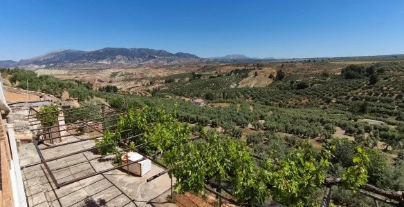 Village property in Fontanar, Jaen featuring lush greenery and mountain scenery, ideal for rural liv.