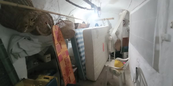 Charming cave house in Fontanar, Jaen, featuring rustic interiors and unique architecture.