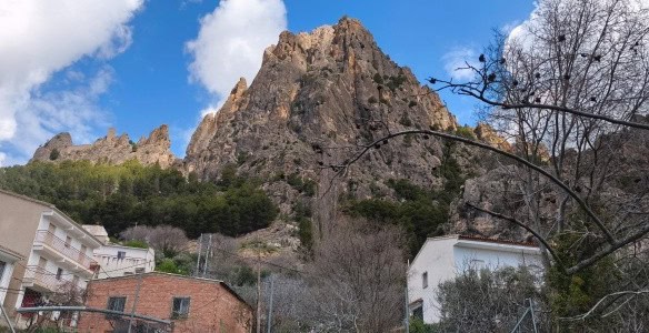 Charming rural property nestled in Don Pedro, Jaen, with mountain views and natural surroundings.