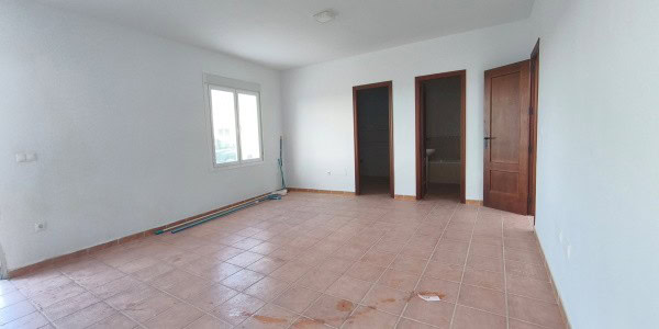 Charming village property with spacious rooms in Fontanar, Jaen, ideal for renovation or family livi.
