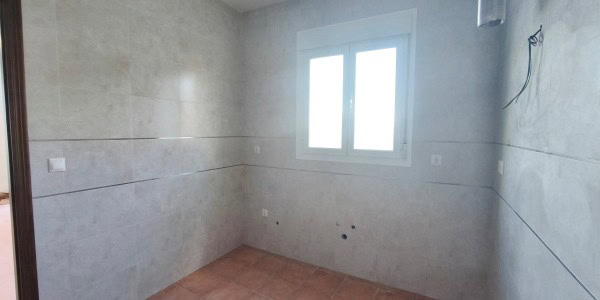 Village property in Fontanar, Jaen with potential for renovation and rural living.