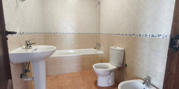 Charming village property with a bathtub, toilet, and sink in Fontanar, Jaen, ideal for a peaceful r.