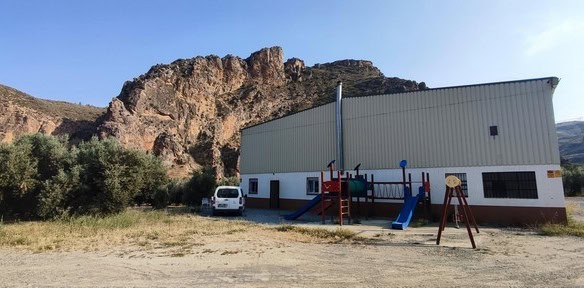 Rural property with playground in Villanueva de las To, Granada, surrounded by mountains and nature.